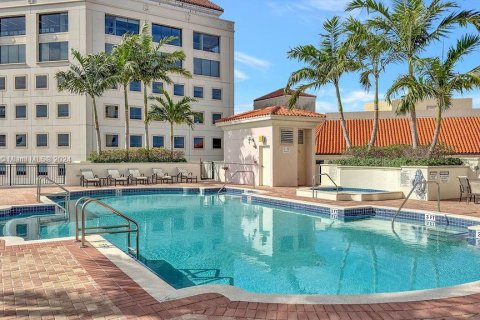 Condominio en venta en Coral Gables, Florida, 1 dormitorio, 105.07 m2 № 972512 - foto 28