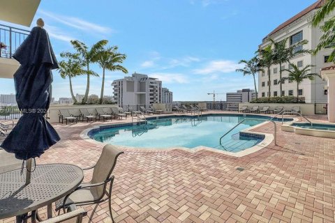 Condominio en venta en Coral Gables, Florida, 1 dormitorio, 105.07 m2 № 972512 - foto 26