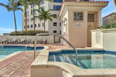 Condominio en venta en Coral Gables, Florida, 1 dormitorio, 105.07 m2 № 972512 - foto 29