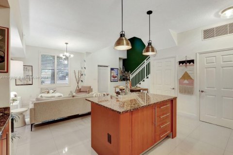 Condominio en venta en Coral Gables, Florida, 1 dormitorio, 105.07 m2 № 972512 - foto 8
