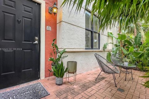 Condominio en venta en Coral Gables, Florida, 1 dormitorio, 105.07 m2 № 972512 - foto 6