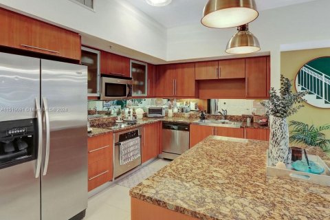 Condominio en venta en Coral Gables, Florida, 1 dormitorio, 105.07 m2 № 972512 - foto 13