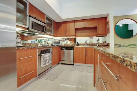 Condominio en venta en Coral Gables, Florida, 1 dormitorio, 105.07 m2 № 972512 - foto 14