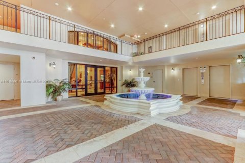 Condominio en venta en Coral Gables, Florida, 1 dormitorio, 105.07 m2 № 972512 - foto 4