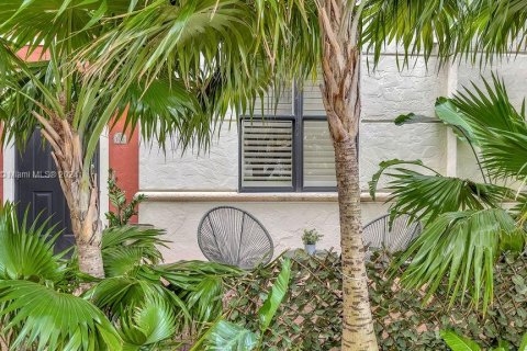 Condominio en venta en Coral Gables, Florida, 1 dormitorio, 105.07 m2 № 972512 - foto 5