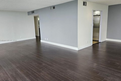 Copropriété à vendre à Hallandale Beach, Floride: 2 chambres, 132.85 m2 № 1305962 - photo 12