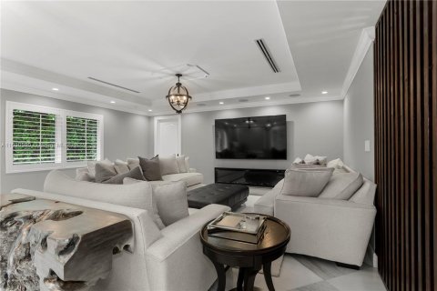 House in Miami, Florida 5 bedrooms, 341.88 sq.m. № 1291368 - photo 24