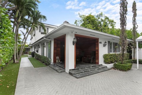 House in Miami, Florida 5 bedrooms, 341.88 sq.m. № 1291368 - photo 1