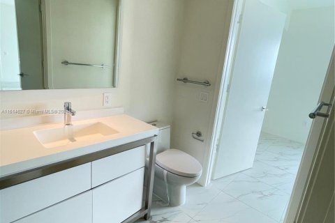 Condo in Sunrise, Florida, 2 bedrooms  № 1236271 - photo 11