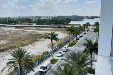 Condo in Sunrise, Florida, 2 bedrooms  № 1236271 - photo 20