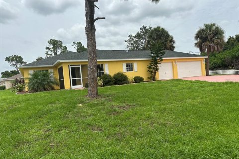 House in North Port, Florida 3 bedrooms, 179.3 sq.m. № 1264766 - photo 1