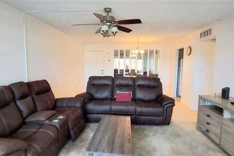 Condominio en venta en Port Charlotte, Florida, 1 dormitorio, 59.83 m2 № 1123779 - foto 3