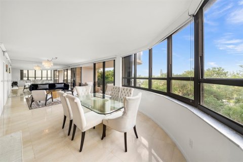 Condominio en venta en Bal Harbour, Florida, 2 dormitorios, 182.74 m2 № 1405982 - foto 8