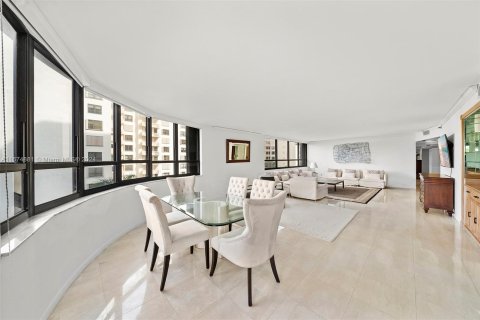 Condominio en venta en Bal Harbour, Florida, 2 dormitorios, 182.74 m2 № 1405982 - foto 7