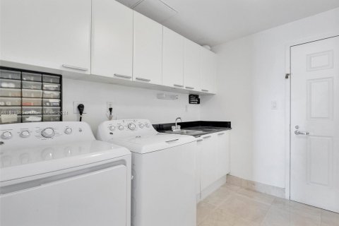 Condo in Sunny Isles Beach, Florida, 3 bedrooms  № 1405983 - photo 22