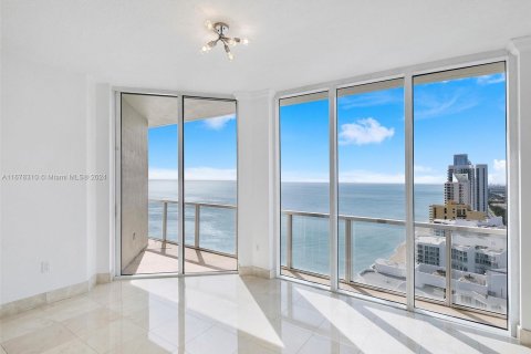 Condo in Sunny Isles Beach, Florida, 3 bedrooms  № 1405983 - photo 11