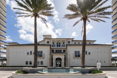 Condo in Miami Beach, Florida, 1 bedroom  № 1391454 - photo 26