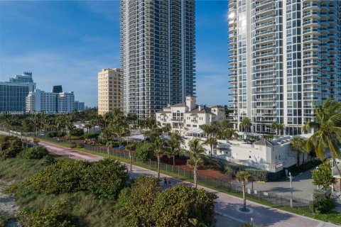 Condo in Miami Beach, Florida, 1 bedroom  № 1391454 - photo 20