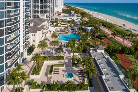 Condo in Miami Beach, Florida, 1 bedroom  № 1391454 - photo 25