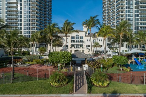 Condo in Miami Beach, Florida, 1 bedroom  № 1391454 - photo 21