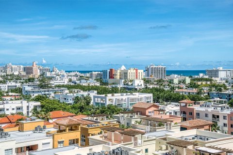 Condo in Miami Beach, Florida, 2 bedrooms  № 1391451 - photo 27