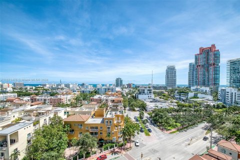 Condo in Miami Beach, Florida, 2 bedrooms  № 1391451 - photo 26