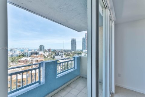 Condo in Miami Beach, Florida, 2 bedrooms  № 1391451 - photo 7