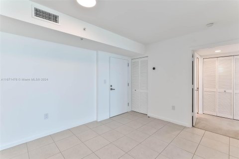 Condo in Miami Beach, Florida, 2 bedrooms  № 1391451 - photo 10