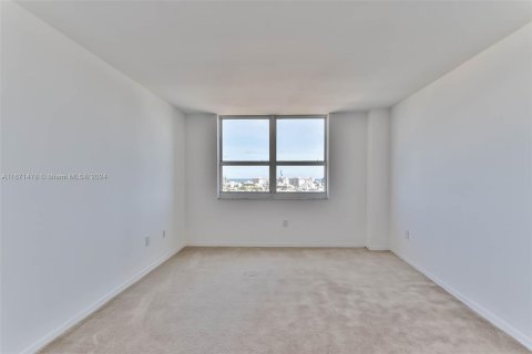 Condo in Miami Beach, Florida, 2 bedrooms  № 1391451 - photo 20