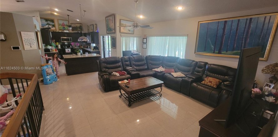 Villa ou maison à Coral Springs, Floride 4 chambres, 190.82 m2 № 1271074