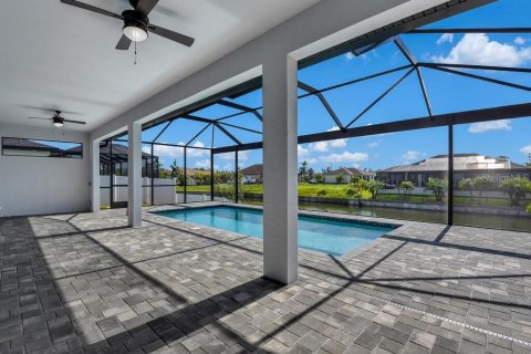 Villa ou maison à vendre à Cape Coral, Floride: 3 chambres, 222.59 m2 № 671360 - photo 22