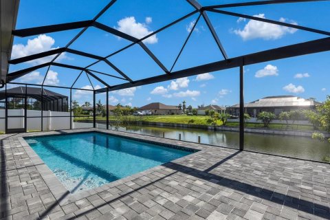 Villa ou maison à vendre à Cape Coral, Floride: 3 chambres, 222.59 m2 № 671360 - photo 21