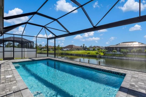 Villa ou maison à vendre à Cape Coral, Floride: 3 chambres, 222.59 m2 № 671360 - photo 23