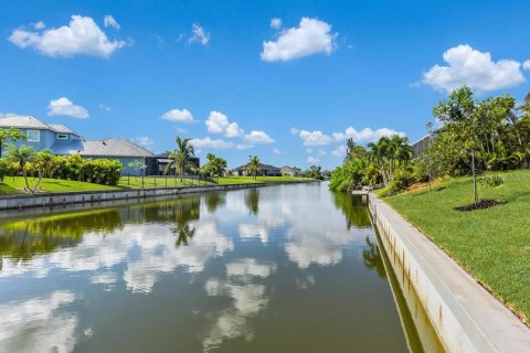 Villa ou maison à vendre à Cape Coral, Floride: 3 chambres, 222.59 m2 № 671360 - photo 25