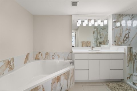 Condo in Hollywood, Florida, 2 bedrooms  № 1119101 - photo 15