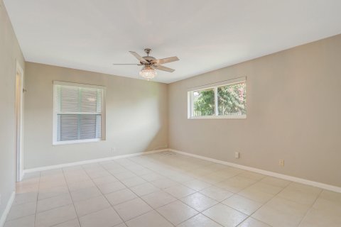 House in Riviera Beach, Florida 3 bedrooms, 152.92 sq.m. № 1119102 - photo 9