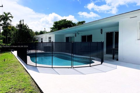 House in Coral Gables, Florida 4 bedrooms, 272.3 sq.m. № 1290880 - photo 30