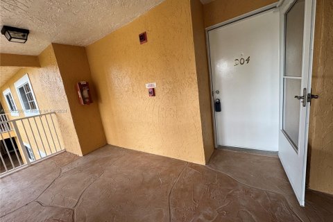 Copropriété à vendre à Dania Beach, Floride: 2 chambres, 86.86 m2 № 1370882 - photo 3