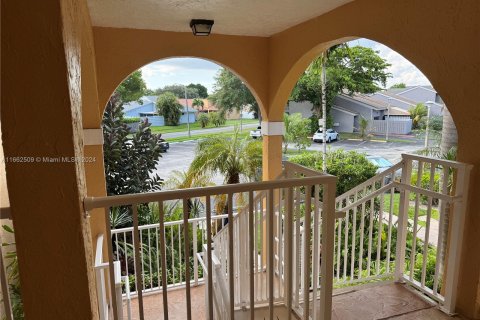 Condo in Dania Beach, Florida, 2 bedrooms  № 1370882 - photo 2