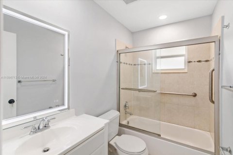 Casa en venta en Pompano Beach, Florida, 2 dormitorios, 115.94 m2 № 1206503 - foto 9