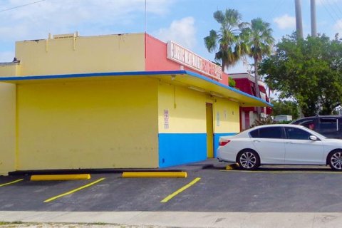 Commercial property in Dania Beach, Florida № 972243 - photo 1