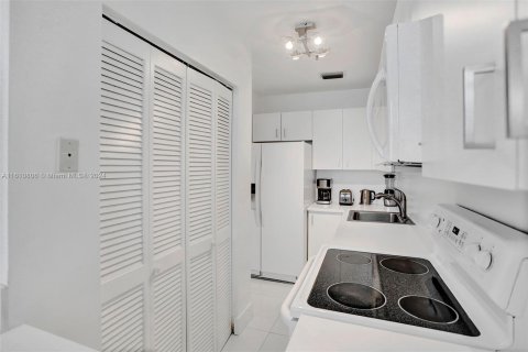 Condominio en venta en Miami Beach, Florida, 2 dormitorios, 88.26 m2 № 1234293 - foto 24