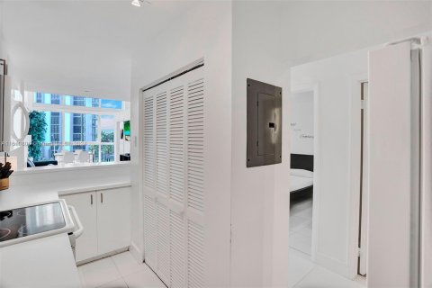 Condominio en venta en Miami Beach, Florida, 2 dormitorios, 88.26 m2 № 1234293 - foto 22