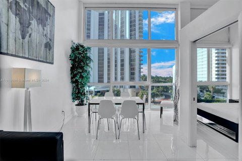 Condominio en venta en Miami Beach, Florida, 2 dormitorios, 88.26 m2 № 1234293 - foto 18