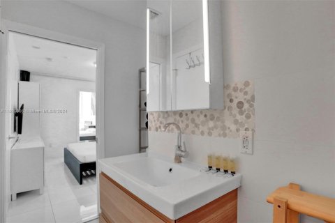 Condominio en venta en Miami Beach, Florida, 2 dormitorios, 88.26 m2 № 1234293 - foto 7