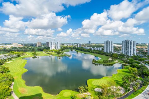 Condo in Aventura, Florida, 2 bedrooms in LANDMARK  № 1222107 - photo 25