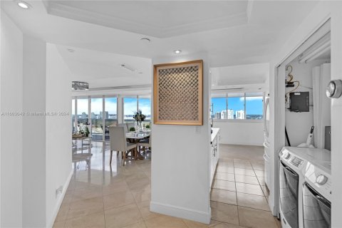 Copropriété à vendre à Aventura, Floride: 2 chambres, 124.49 m2 № 1222107 - photo 12