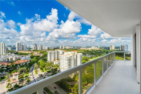 Condo in Aventura, Florida, 2 bedrooms in LANDMARK  № 1222107 - photo 23