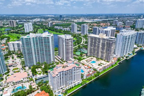 Condo in Aventura, Florida, 2 bedrooms in LANDMARK  № 1222107 - photo 26