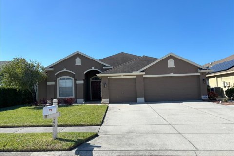 House in Holiday, Florida 5 bedrooms, 226.03 sq.m. № 1363650 - photo 1